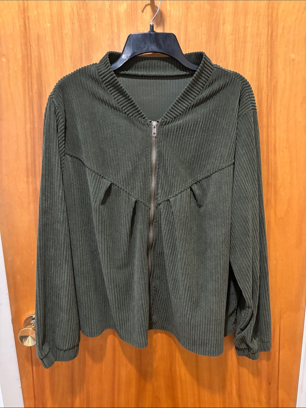 💙 3 FOR $22 
SHEIN Olive Green Ribbed Zip-Up Hoodie